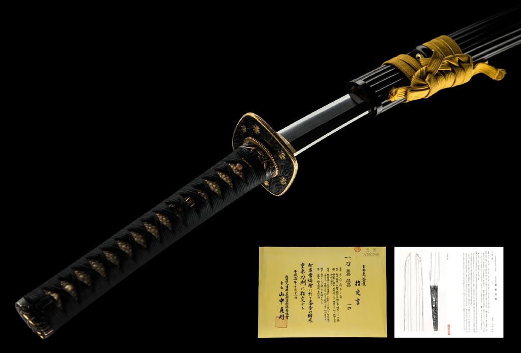 item# ujka148 A HOSHO SCHOOL KATANA unsigned, kamakura period (~1317) Swordsmith: The Hosho School (attribution) Location: Yamato province (Nara prefecture) Certificate: 48th NBTHK Juyo Token (a