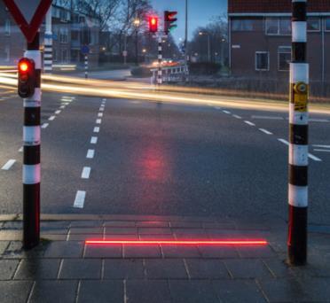 This incident raised questions within the Bodegraven-Reeuwijk Municipal Authority about the safety of pedestrians and cyclist who use their smartphone in traffic.