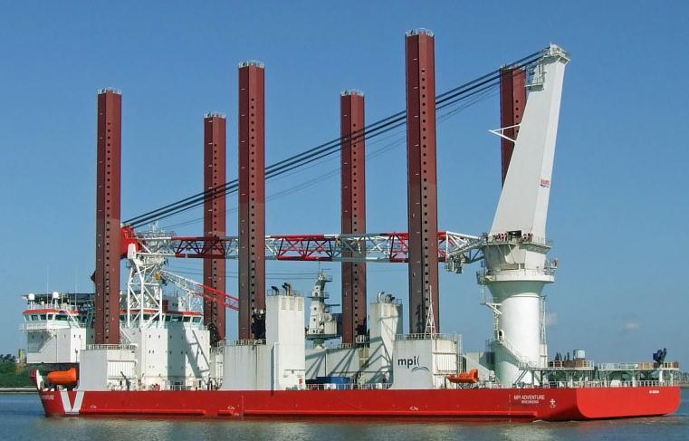 Newbuild Installation Vessels Purpose-built vessels 130-160 m length 6000 DWT 12 knots Crane load: 1200 mt