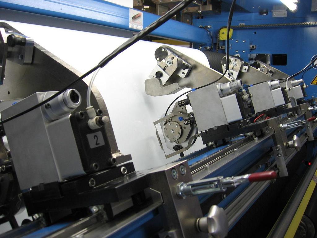 Slitting system for razor and shear cut DIENES