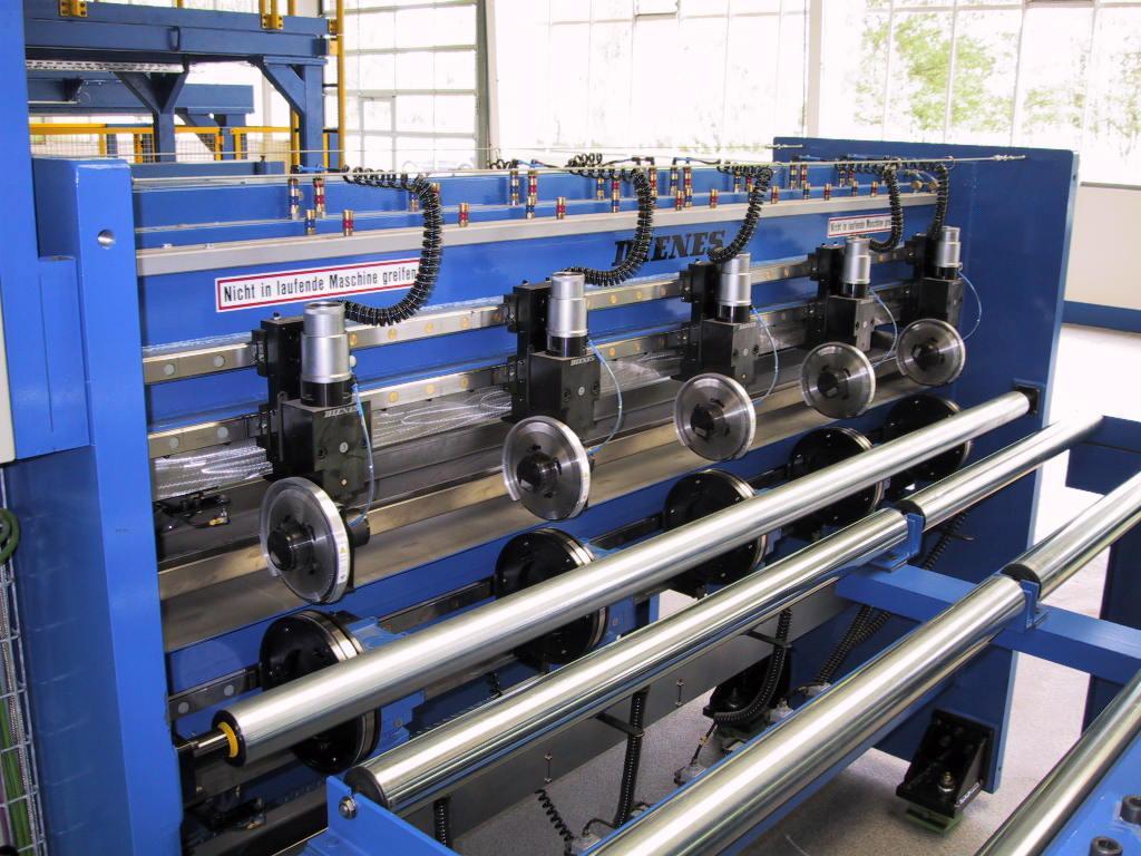 Automatic knife positioning system Modul IV Shear Cut Working width: 2400 mm Web speed: 15 m/min Holder
