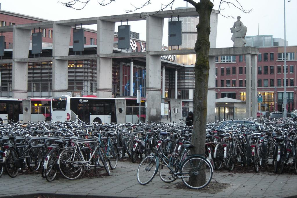 Infrastructure stationary bicycle: bicycle parking Main station