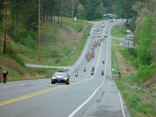 USA CYCLING RACE OFFICIALS MANUAL Types of Road Usage Closed course This is extremely rare in the U.S. Few organizers are able to secure the road permits to completely close a 5 km circuit and make sure that there is no civilian traffic.