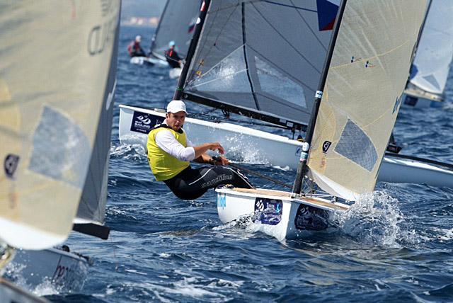 DAY 4 Postma still leads after mixed fortunes in Hyères Mixed fortunes and high scores played with the Finn fleet on day 4 of the ISAF Sailing World Cup Hyères.