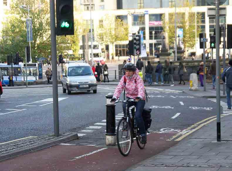 Where space permits, cycle tracks can bend away from junctions to cross at a side road.