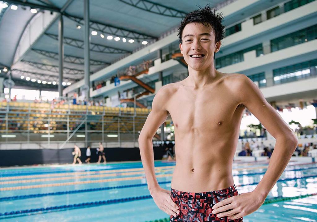 Cheong Ee Hong Christopher DOB: 30 Oct 1996 HEIGHT: 182cm WEIGHT: 66kg My love for swimming started because of the bond I have built with my fellow athletes through our training sessions.
