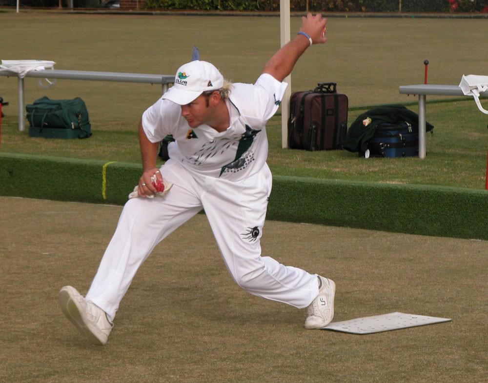 Expression and meaning Draw on your forehand to draw a shot down the right hand side of the green (example for a right hander).