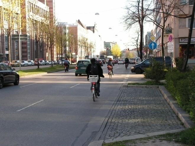 Good cycling means and needs broad cycleways as cyclists