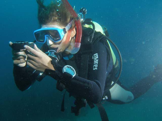 Navigation Guided divers enjoy the luxury of having a Scuba Guide to bring them to the best dive spots. As an autonomous diver, you have to take care of your navigation yourself.