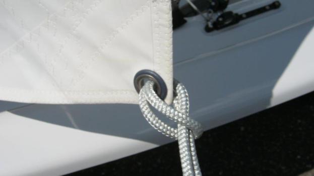 Hook the rig tension to this wire loop and then pull the rig tension on, ensuring that it is in the cleat