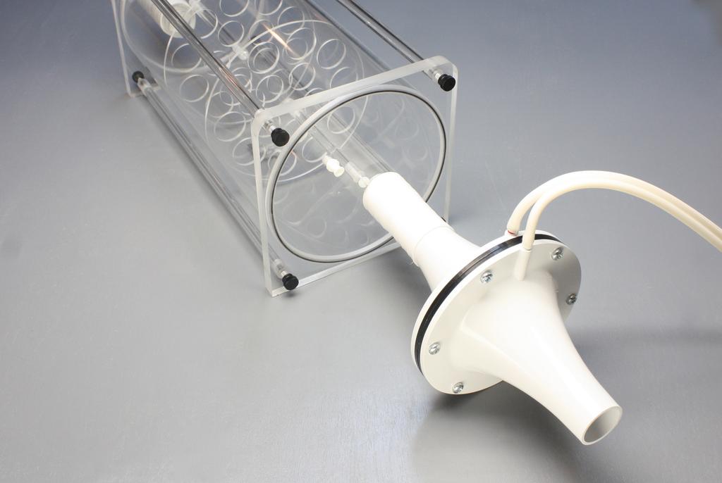 am Note: Make sure to connect the airflow tubing so that the ribbed tube is attached to the red outlet port of the flow head and also to the red inlet port of the spirometer.