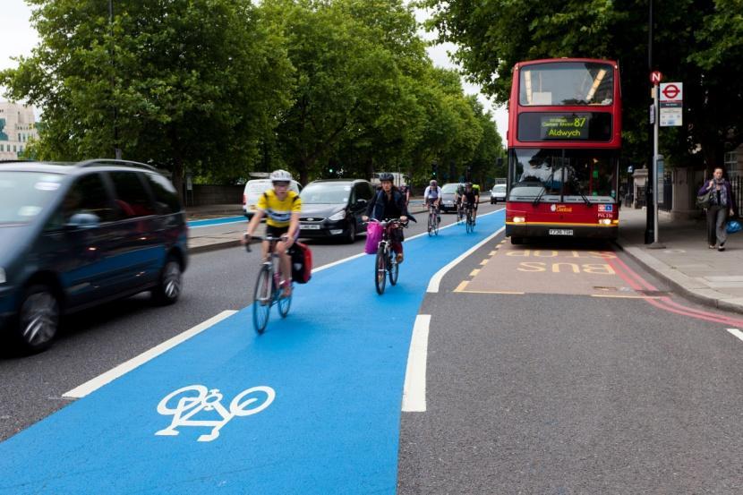 Great Britain London Super Cycle Highways Realization period: 2010 2015 Length of single routes: 5 15 km Radial system of 12 bicycle highways connecting suburban with centre areas (6 routes being