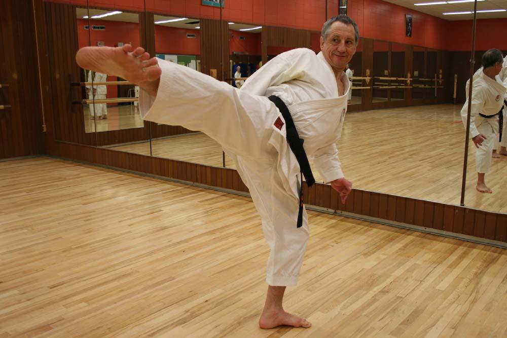 5.5 An Example of a Good Yoko-geri-kekomi The striking foot should be parallel to the ground.