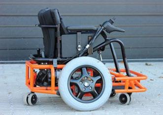 The E-hockey wheelchair is a very robust wheelchair. With a solid steel chassis and upper section of heat-treated lightweight aluminium 7020 T6, which withstands all on-court challenges.