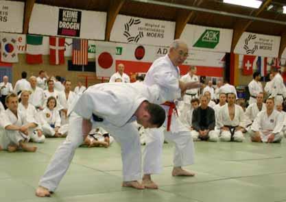 The daily Karate-do sessions, which were directed by Higuchi Sensei and senior European instructors, featured both kata and kumite, ranging from basic to advanced, giving all participants a range of