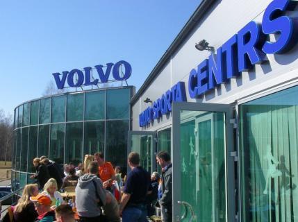 Participation in the Volvo Cup is open to all Competitiors who belong to an ISU Member.