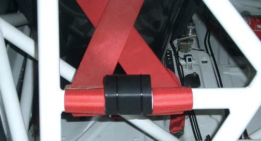 Webbing should be crossed if the distance from the seat openings to the mounting bolt point or harness bar exceeds 450 mm (18 ).