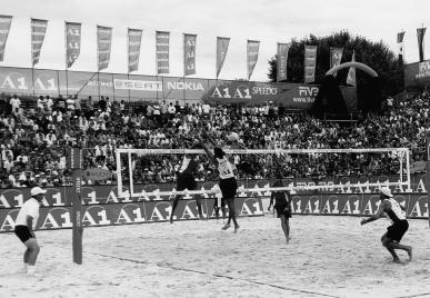Official BEACH VOLLEYBALL Rules Official Rules FÉDÉRATION INTERNATIONALE DE VOLLEYBALL The Arabic translation of the Official Beach Volleyball Rules is accessible on the FIVB Web Site at www.fivb.