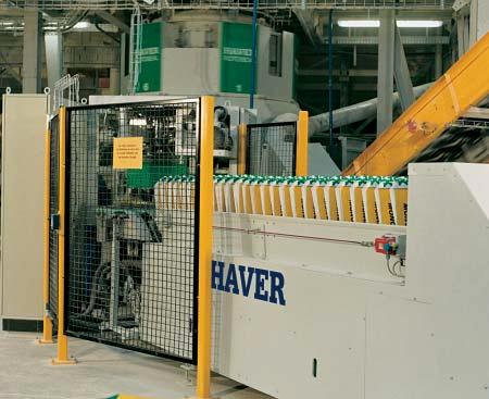A servo-driven applicator unit ensures reliable and exact bag placement over the long term.
