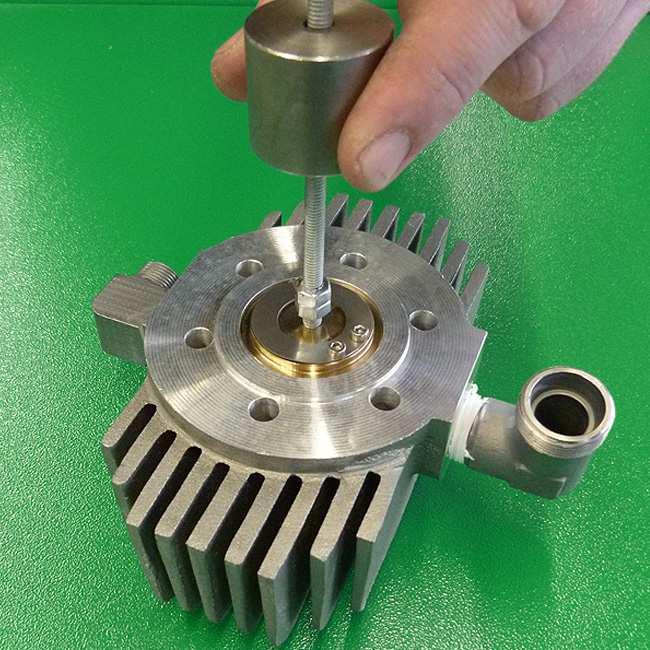 Loosen valve head screws (Fig. 2). Remove lower valve gasket (Fig. 3). Dismount inlet and outlet valve (Fig. 4).