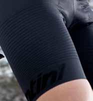The fabric design follows a series of waves (Onda means wave in Italian), made with alternating single and multiple elastine threads, helping enhance its gripping effect on the leg muscles without