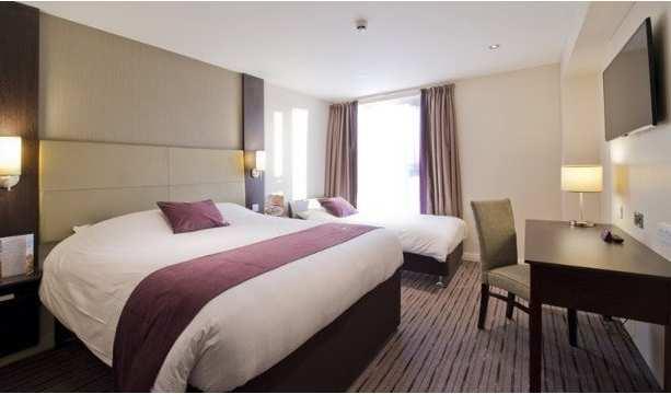 Close to the DLR, and only 10 minutes from London Bridge by train, our Lewisham hotel is super convenient for business travellers heading to Canary Wharf and anyone wanting to spend