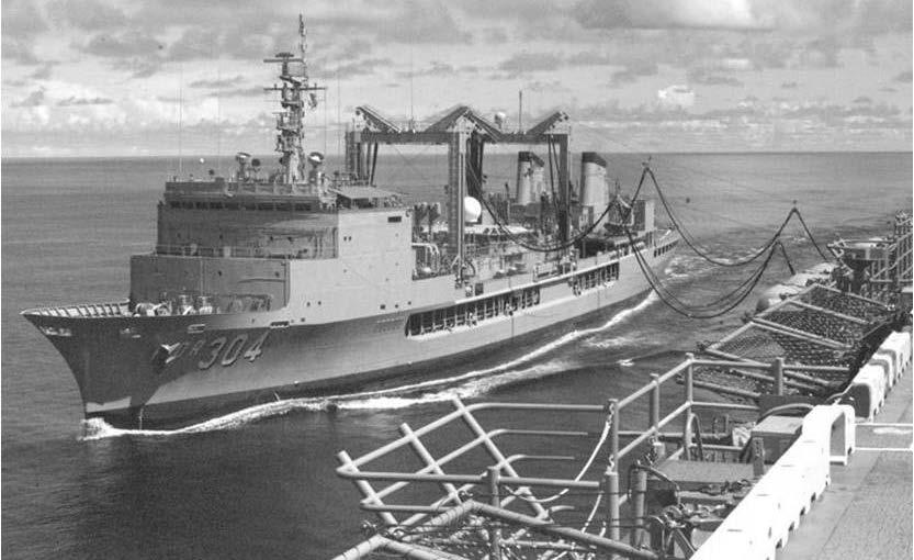 Figure 7.13 Transverse wave pattern along the hull of a replenishment ship (U.S. Navy photo) Unlike the simple wave pattern developed by a moving pressure point (Figure 7.
