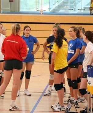 The Volleyball Young Leaders Award is a 6- hour course designed to be used by clubs, schools and youth groups.