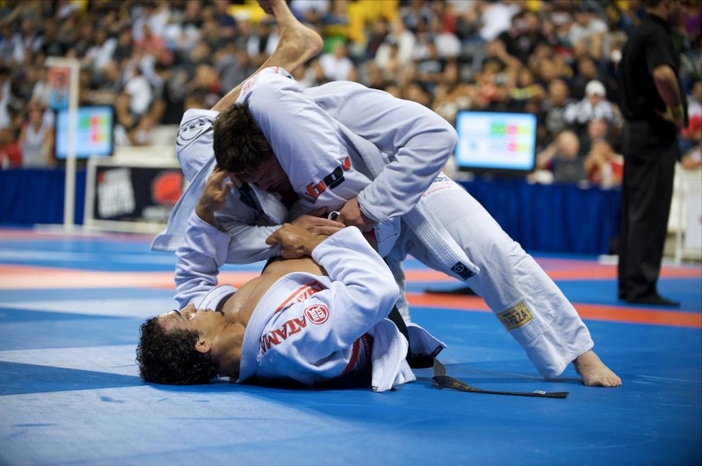 Beyond Grappling Newsletter Brazilian Jiu jitsu Inventor of BJJ = Helio Gracie BJJ promotes the concept that a smaller, weaker person can successfully defend against a bigger, stronger assailant by