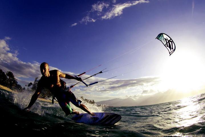 KITE SURF Experience the feeling of flying over the crystalline water of Bora Bora.
