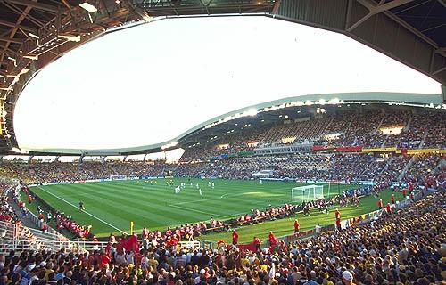 Stadium design for Qatar 2022 adaptable Negative examples 1998 World Cup France 10 venues Montpellier (1st division) Capacity: 35,500 Average crowd : 16,000 45% Nantes (2nd division) Capacity: 39,500