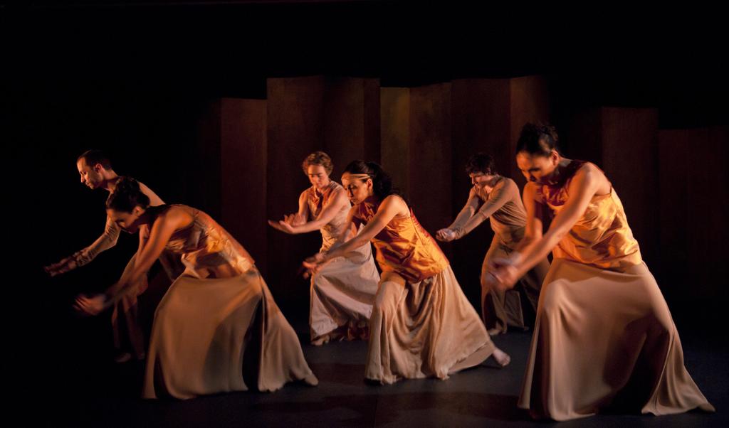 Flamencos en route Dance Company canto amor 8 Choreography Her creativity unfolds in her departure and her confrontation with the new dimensions.