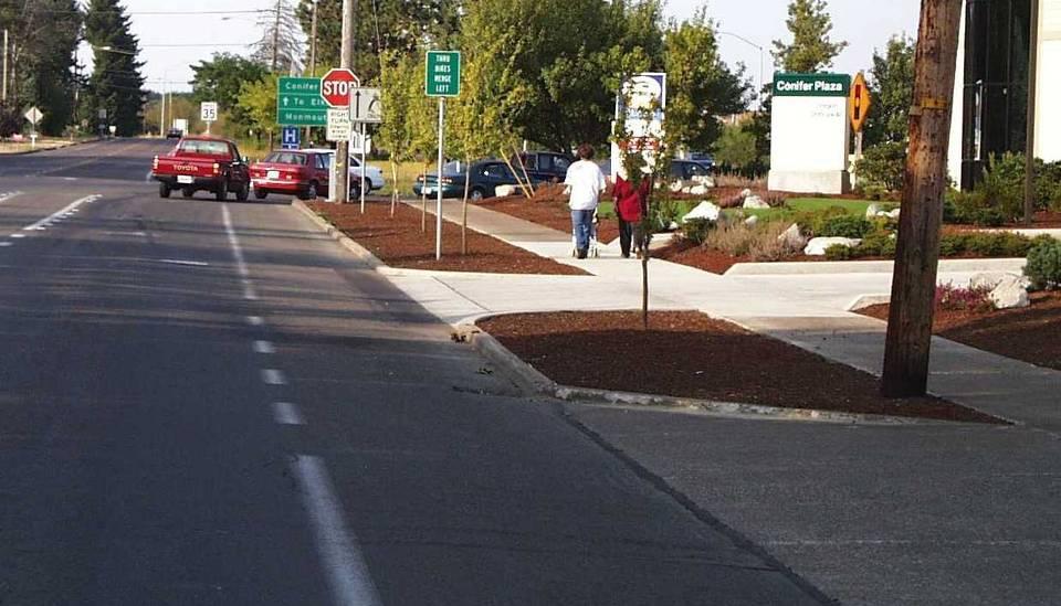 2-31 Corvallis OR Planter strip helps define driveways, it s easier