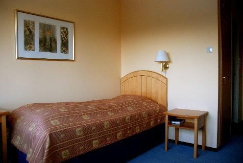 Single hotel room 1200 NOK 9 Double hotel room* 950 NOK 35 *20 of the