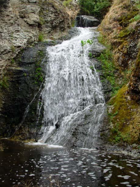 Figure 13: Wanacut Falls are located 1.2 miles upstream with the confluence of Wanacut Creek and the Okanogan River (September 2006). Mean Daily Temperature for Wannacut Creek 20.0 OBMEP-496, 2006 18.