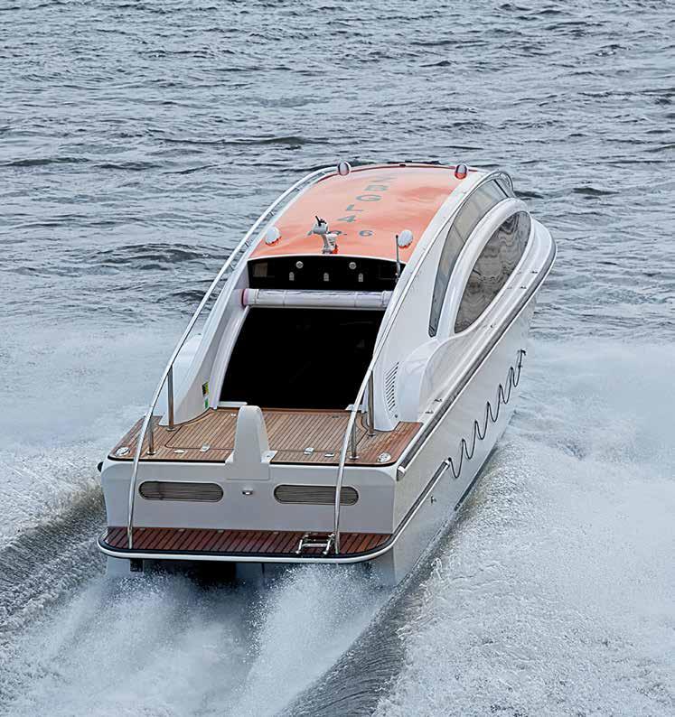 8 9 Elegant safety at its best A fully SOLAS-certified,
