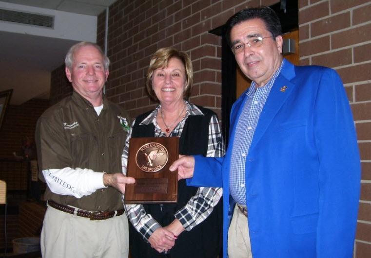 4 State Representative Brent Yonts (right) and wife, Jan, received their Life Sponsor plaque from Sr.