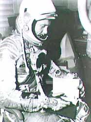 LESSONS LEARNED PROJECT MERCURY - Helmet O2 outlet location caused eye s s irritation & distracting noise - Visor seal inflation bottle leakage - Repetitive