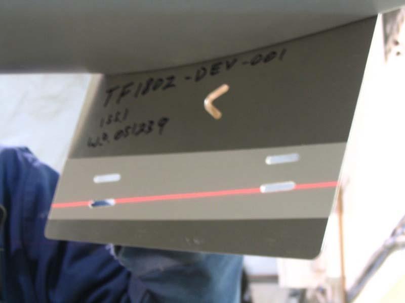 TF1802 Laser line Figure 12: Position the wingtip using the laser line.