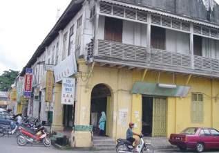 72 Di kawasan bandar Tanjong Malim, ada antara bangunan warisan (dari jenis rumah kedai) yang terbiar dan tidak dipulihara.