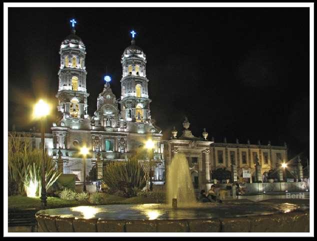 The Zapopan Basilica was visited by several of the Seiwa Kai / JKF Goju Kai members who then walked to a nearby plaza for a late evening meal.