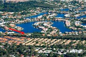 allows comfortable living day or night Boating access to the Noosa River via secure loch system Walking distance to Noosaville shopping & riverside restaurants A generous 778m²