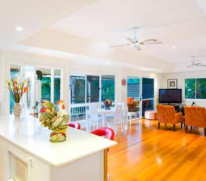 Queenslander style home just 3 minutes to Hastings Street & Main beach 5 3 4