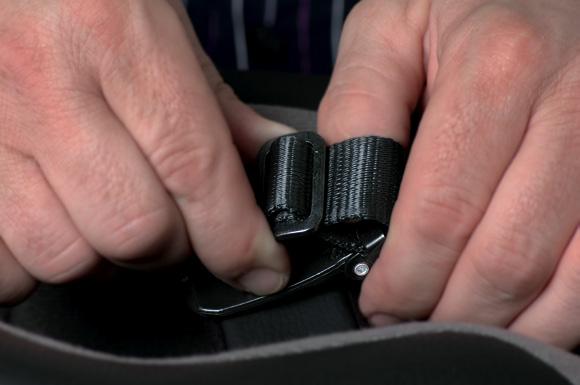 Adjust the length of the strap using the adjusting buckle (Figs. A, B, C and D).