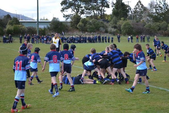 OVERVIEW OF RULES FOR EACH AGE GRADE Under 9's and 10's Field: 40 metres wide - goal line to 10m line (the side-lines become the try lines) Ball: Size 3 Players: 10 per side (5 forwards/5 backs)