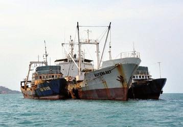 RECOMMENDATIONS EJF is calling for urgent action to address the issue of transhipments at sea: Coastal States in FAO 34 should ban transhipments at sea and work with neighbouring countries and