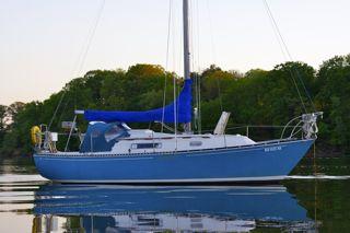 C & C 27 MKI Year: 1972 Current Price: US$ 8,750 Located In The Northeast, USA Hull Material: Fiberglass Engine/Fuel Type: Single Diesel With an attractive bow profile and well integrated cabin trunk