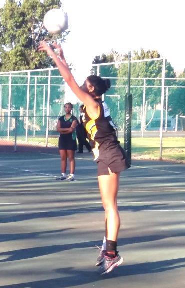Lees meer oor WAHS 1 ST LOSES TO VG IN HEART-BREAKING MATCH Suné le Roux forcing defense on the side of VG On the 10 th of August the netball teams and one hockey team travelled to Grahamstown for a