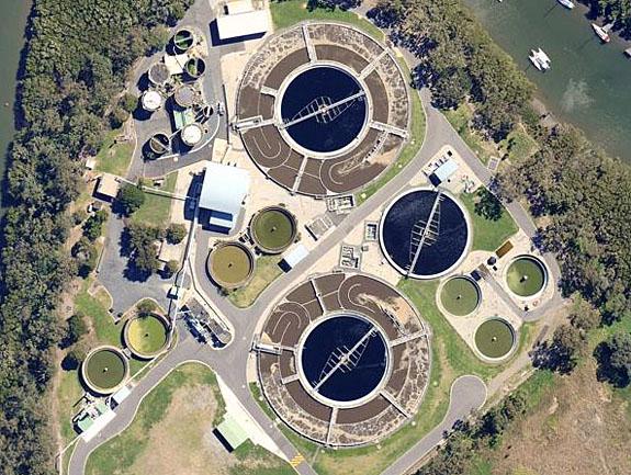 Introduction Carrousel treatment system Pasveer Channel Bathurst Box (empty) Port Macquarie Tank Wastewater Treatment Various wastewater treatment systems employ the activated sludge process.