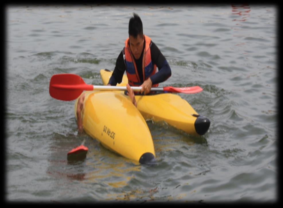 3.2 Eskimo Rescue: Paddle Presentation Another term use: Paddle bridge support. Paddle presentation allows the kayaker to perform a non-wet exit rescue with the help of the paddle.